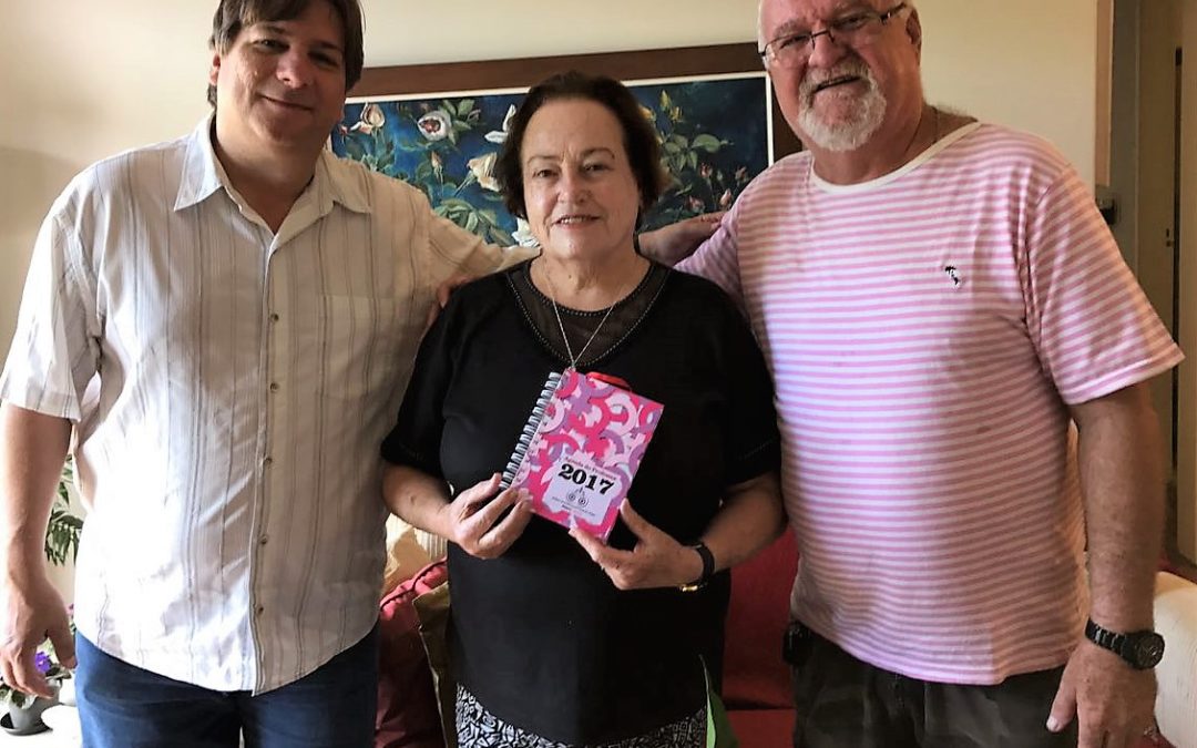 Sinpro Petrópolis entrega Agenda 2017 às professoras Carmen e Noelma