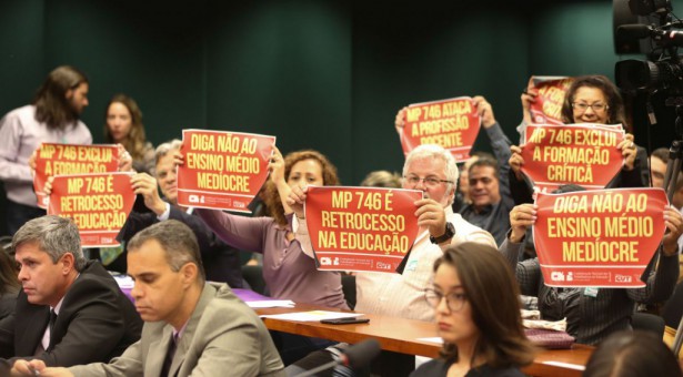 URGENTE: Câmara aprova texto-base da MP da reforma do ensino médio
