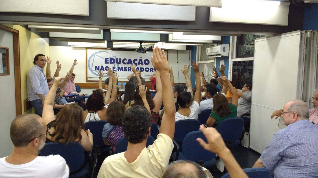 Demissões na Universidade Castelo Branco: assembleia aprova pauta de reivindicações