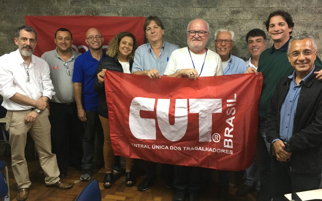 Por aclamação, Sinpro Petrópolis se filia à CUT
