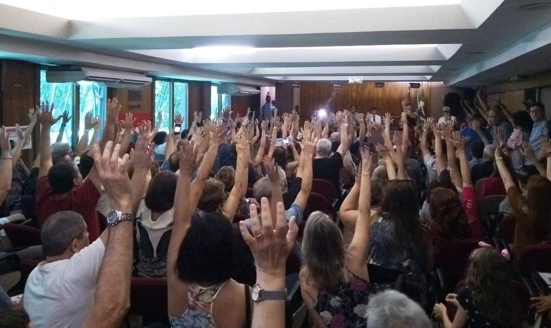 Professores da Estácio exigem homologações no Sinpro-Rio