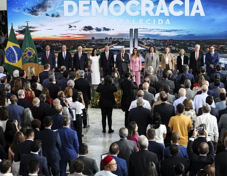 PGR DENUNCIA BOLSONARO POR TENTATIVA DE GOLPE DE ESTADO