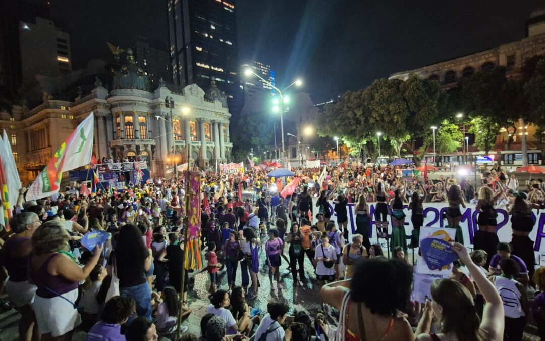 DIA INTERNACIONAL DA MULHER TEVE ATO E PASSEATA NO RIO