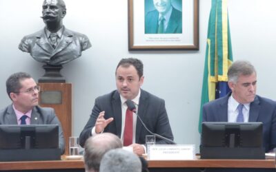 NOTA DE SOLIDARIEDADE DA FETEERJ E SINPROS AO DEPUTADO GLAUBER BRAGA