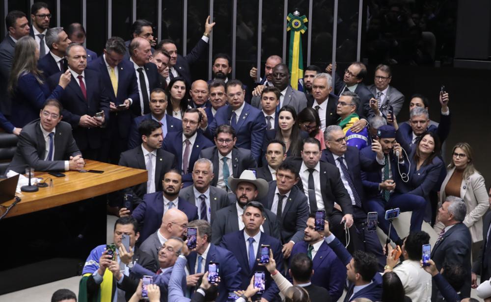 CONTRA O POVO BRASILEIRO, CÂMARA DOS DEPUTADOS APROVA “PEC DA BLINDAGEM” E AVANÇA NA ANISTIA A GOLPISTAS