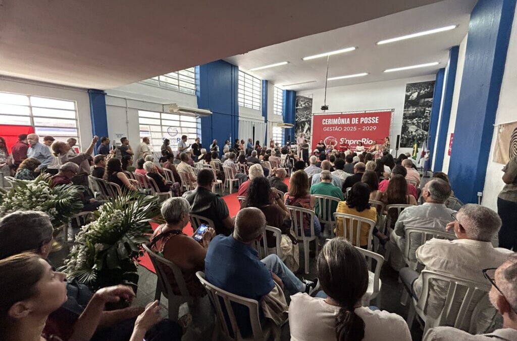 NOVA DIRETORIA DO SINPRO-RIO TOMA POSSE