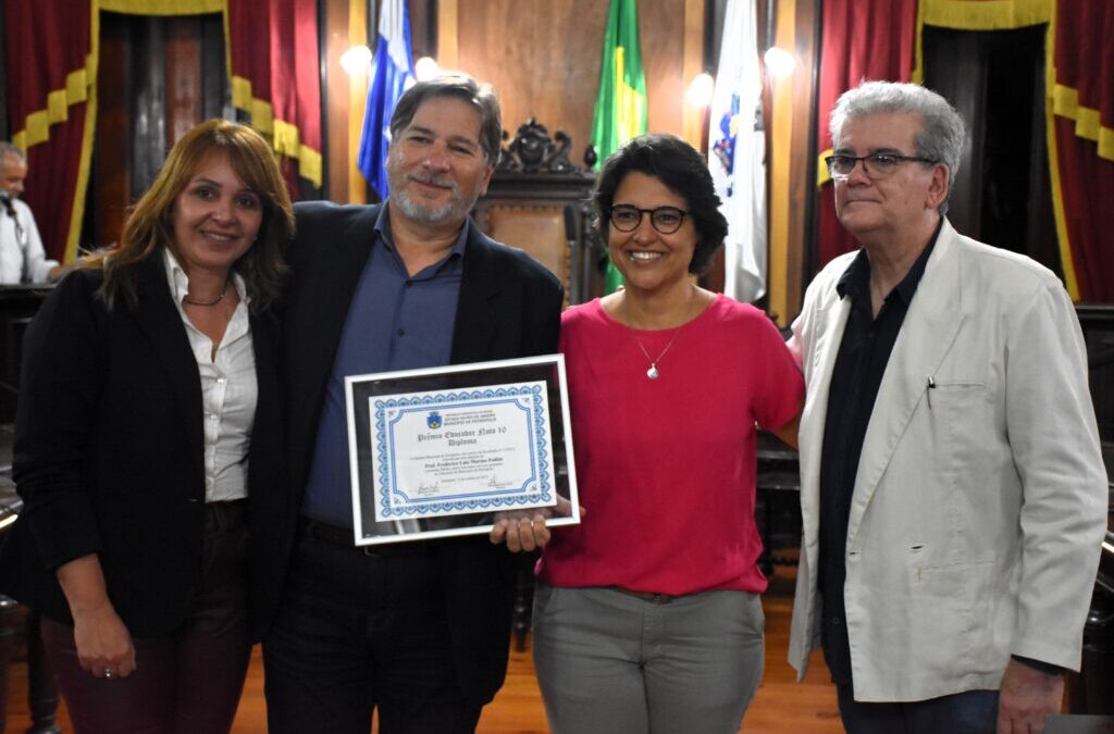 FREDERICO FADINI, DIRETOR DO SINPRO PETRÓPOLIS, RECEBEU HOMENAGEM DA CÂMARA MUNICIPAL